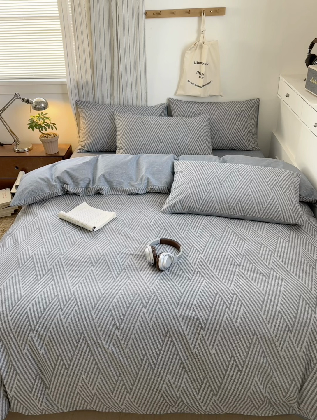 91家纺网 家纺一手货源 找家纺 清雅福2025全棉13372极简风四件套 线韵时尚