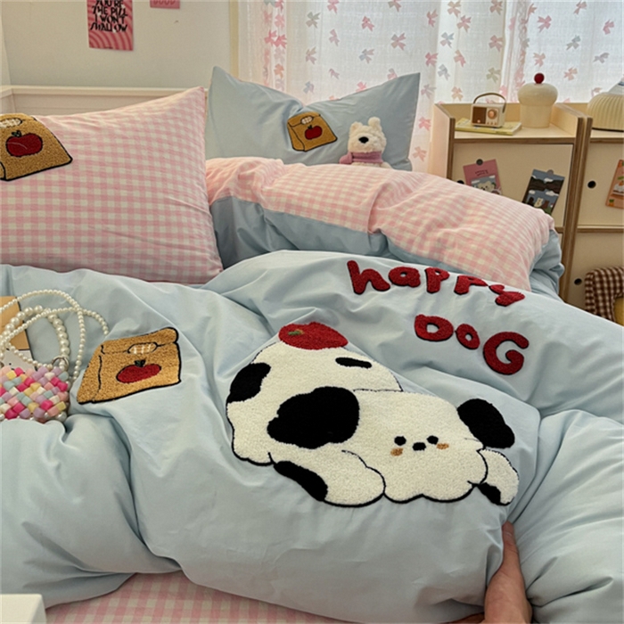 91家纺网 家纺一手货源 找家纺 呗旺鹿 2025新款A类全棉色织水洗棉毛巾绣系列四件套 苹果小狗