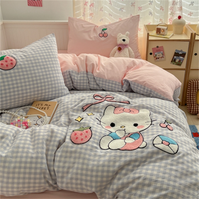 91家纺网 家纺一手货源 找家纺 呗旺鹿 2025新款A类全棉色织水洗棉毛巾绣系列四件套 草莓凯蒂