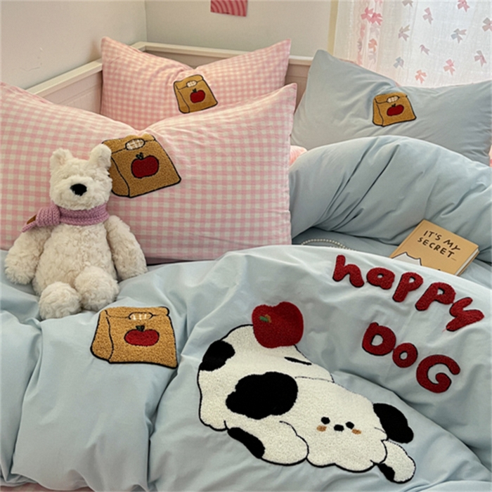 91家纺网 家纺一手货源 找家纺 呗旺鹿 2025新款A类全棉色织水洗棉毛巾绣系列四件套 苹果小狗