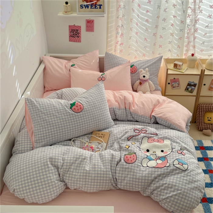 91家纺网 家纺一手货源 找家纺 呗旺鹿 2025新款A类全棉色织水洗棉毛巾绣系列四件套 草莓凯蒂