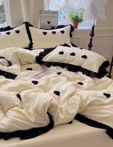 91家纺网 家纺一手货源 找家纺 梦之岛 2025新款韩版小香风赫本风云朵棉毛巾绣四件套 小香风爱心-奶黄