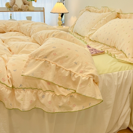 91家纺网 家纺一手货源 找家纺 盼季家纺 2025新款公主风花边小清新水洗棉床上四件套床单被套床裙三件套-风格一 小花朵朵