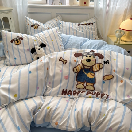 91家纺网 家纺一手货源 找家纺 盼季家纺 2025新款小清新蛋糕猫大版毛巾绣水洗棉床上用品四件套宿舍床上三件套 毛巾绣-哈皮狗