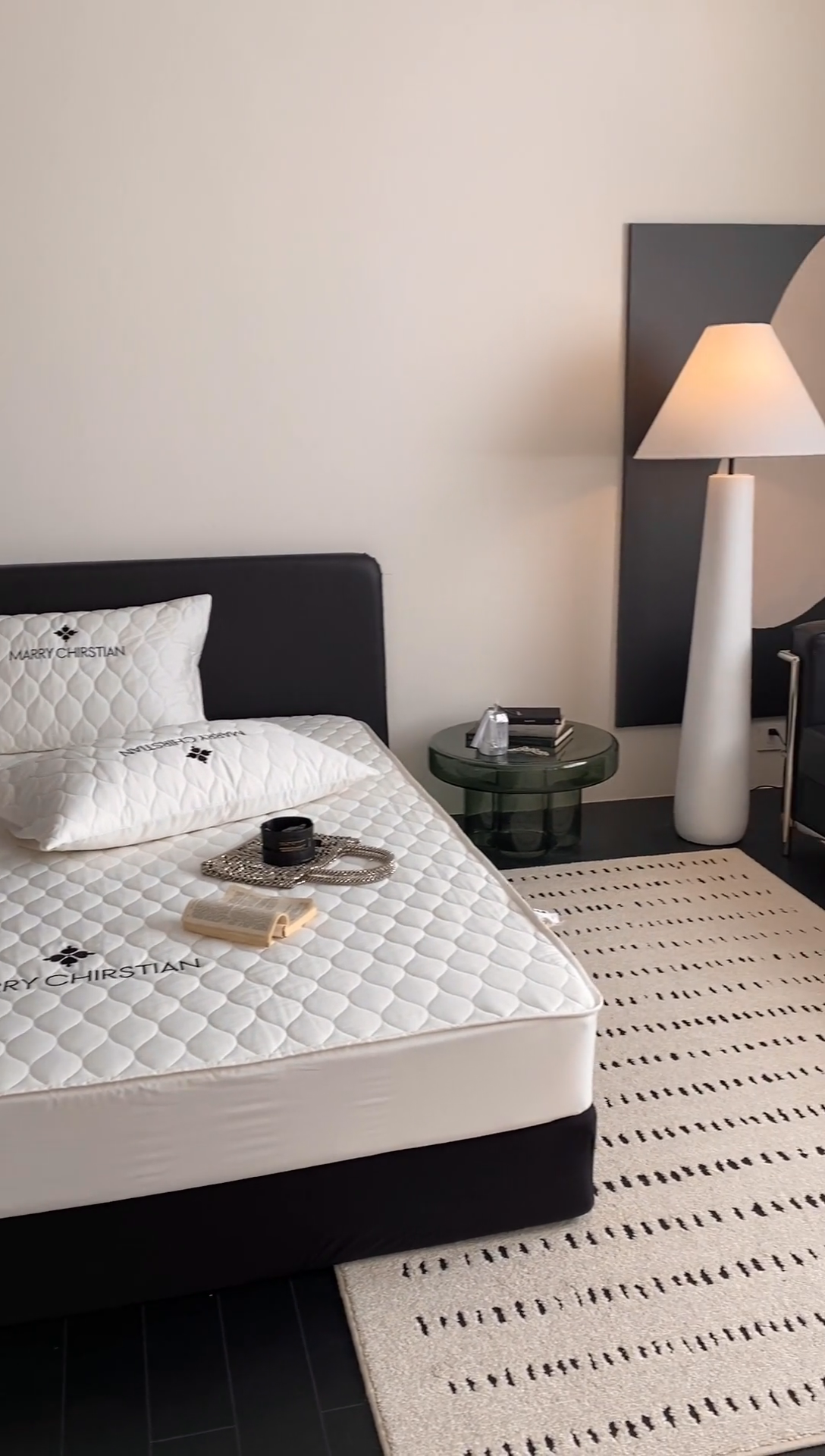 91家纺网 家纺一手货源 找家纺 三味舒屋 2025新款全棉夹棉刺绣床笠 曼丽白