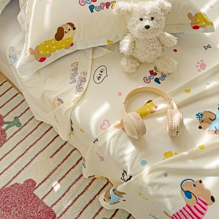 91家纺网 家纺一手货源 找家纺 春雨家居 2025新款春夏卡通印花全棉单床单 童趣蜜歌