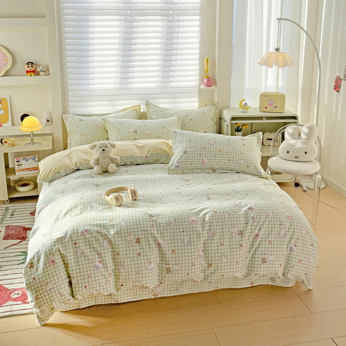 91家纺网 家纺一手货源 找家纺 春雨家居 2025新款春夏卡通印花全棉四件套 甜美梦境-绿