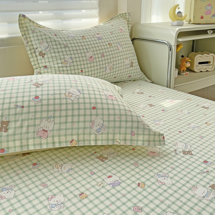 91家纺网 家纺一手货源 找家纺 春雨家居 2025新款春夏卡通印花全棉单床单 甜美梦境-绿