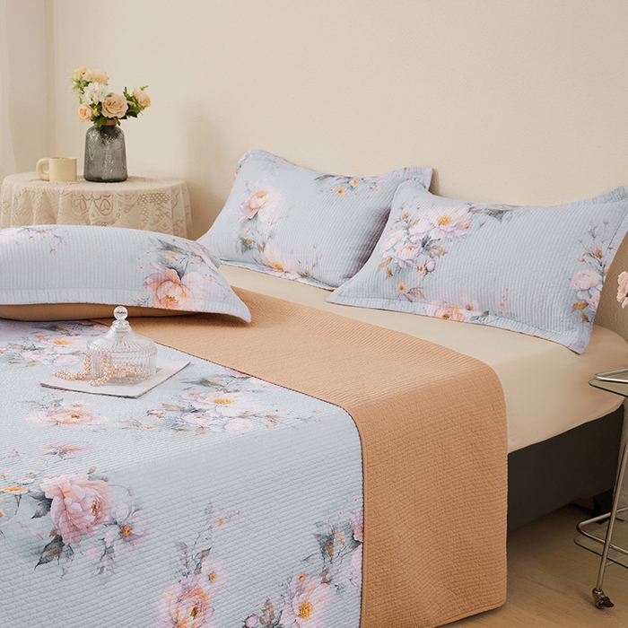 91家纺网 家纺一手货源 找家纺 莎果家纺 2025新款双面全棉数码印花大尺寸2.3*2.5米床盖三件套 静若幽兰