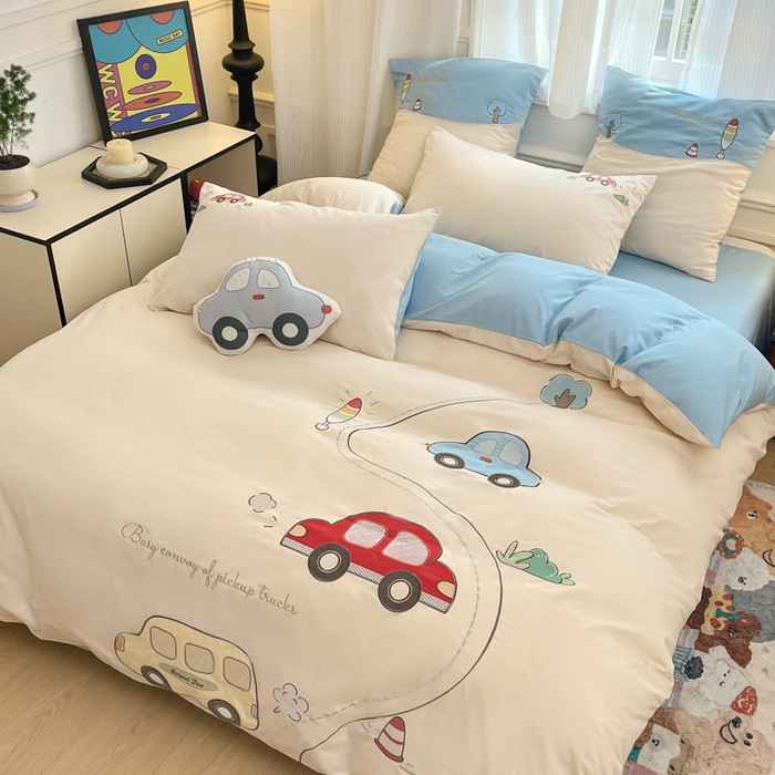 91家纺网 家纺一手货源 找家纺 博雅 2025新款全棉贴布绣卡通四件套 绣花款-汽车总动员