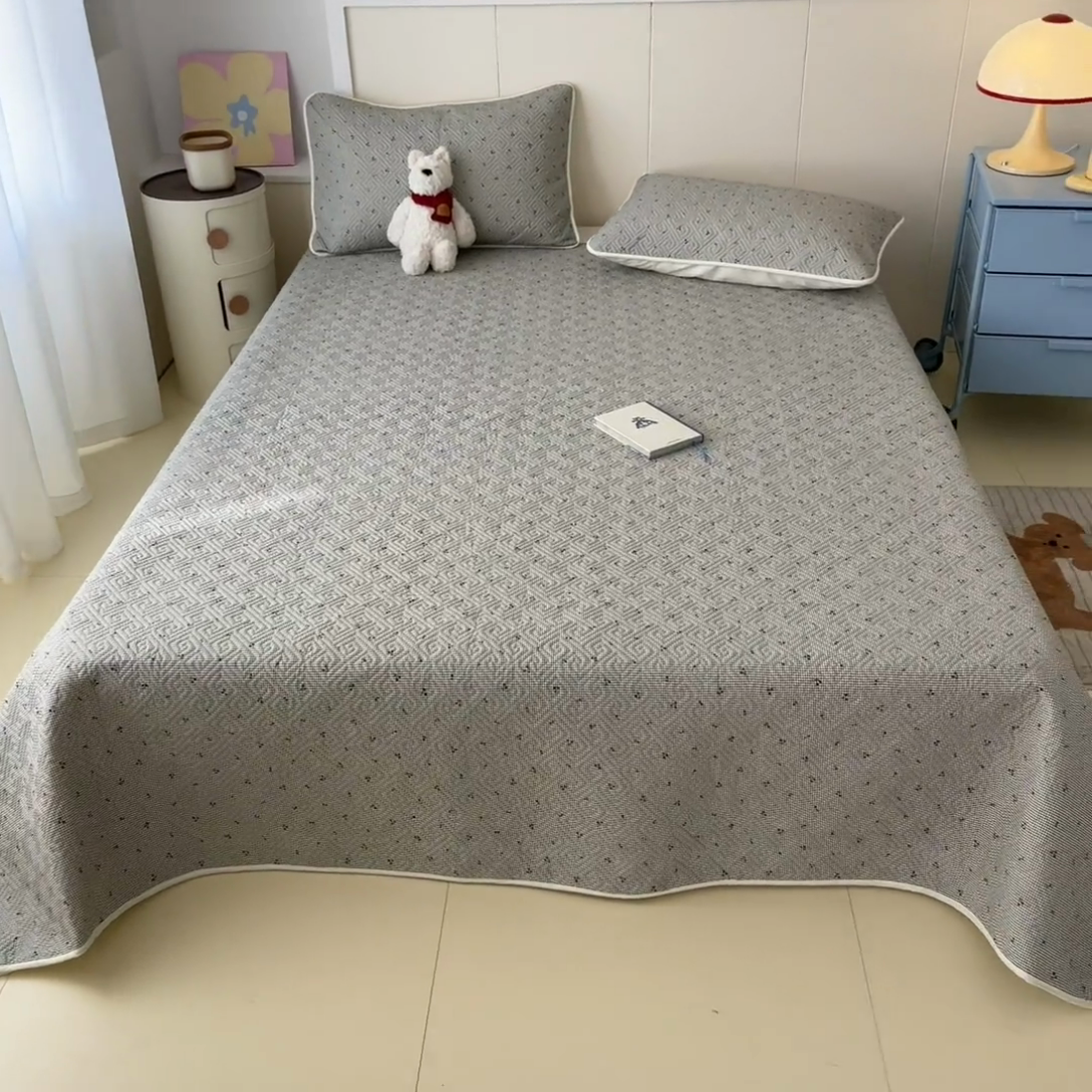 91家纺网 家纺一手货源 找家纺 菲梵家纺2024新款全棉印花夹棉床盖三件套提供买家秀 黑格樱桃