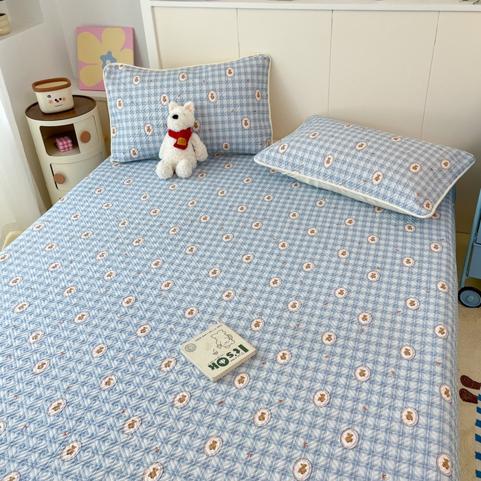 91家纺网 家纺一手货源 找家纺 菲梵家纺2024新款全棉印花夹棉床盖三件套提供买家秀 淑女格小熊