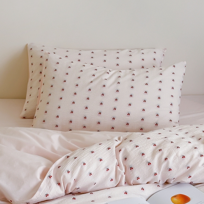 91家纺网 家纺一手货源 找家纺 云上  2025新款小樱桃大提花水洗棉四件套 樱桃-粉