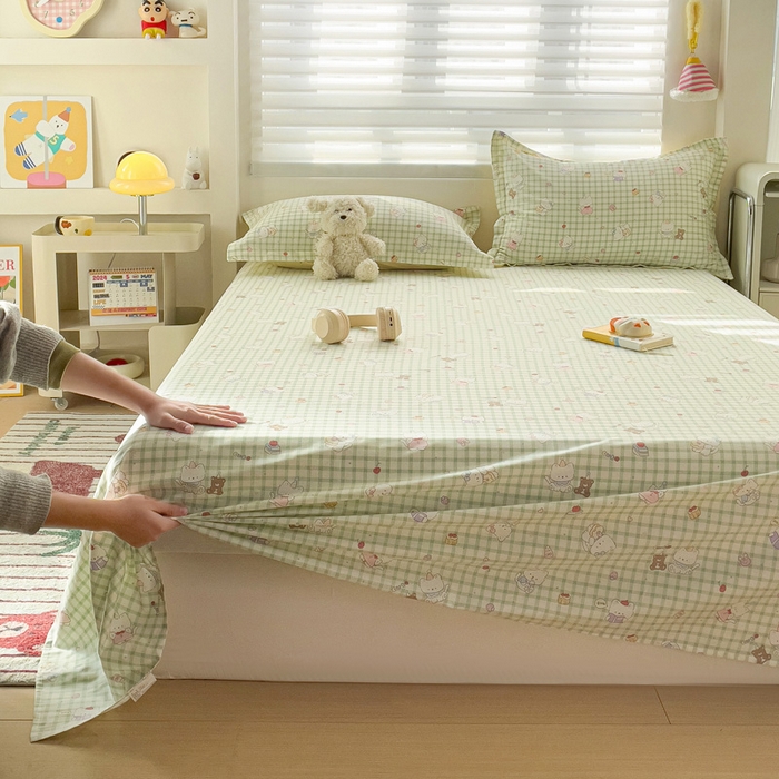 91家纺网 家纺一手货源 找家纺 春雨家居 2025新款春夏卡通印花全棉单床单 甜美梦境-绿