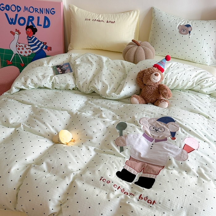 91家纺网 家纺一手货源 找家纺 柚子YOUTH 2025新款全棉双层纱贴布绣四件套 冰淇淋小熊