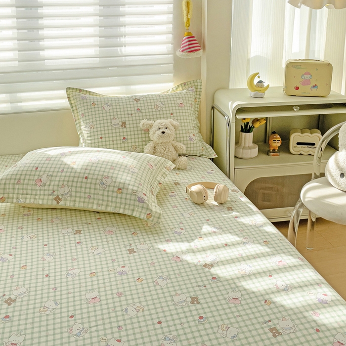 91家纺网 家纺一手货源 找家纺 春雨家居 2025新款春夏卡通印花全棉单床笠 甜美梦境-绿