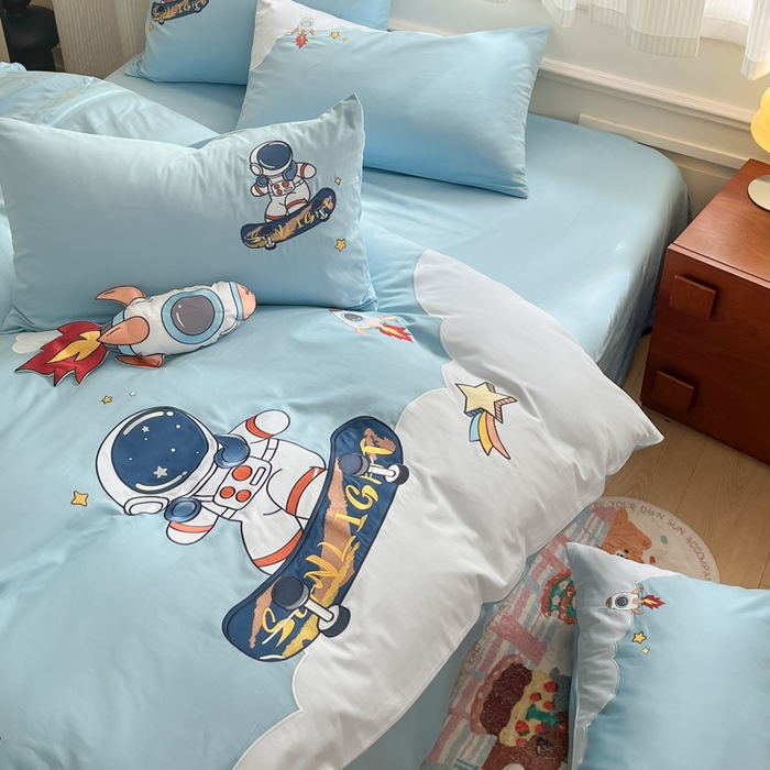 91家纺网 家纺一手货源 找家纺 博雅 2025新款全棉贴布绣卡通四件套 绣花款-太空滑板