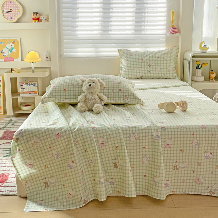 91家纺网 家纺一手货源 找家纺 春雨家居 2025新款春夏卡通印花全棉单床单 甜美梦境-绿