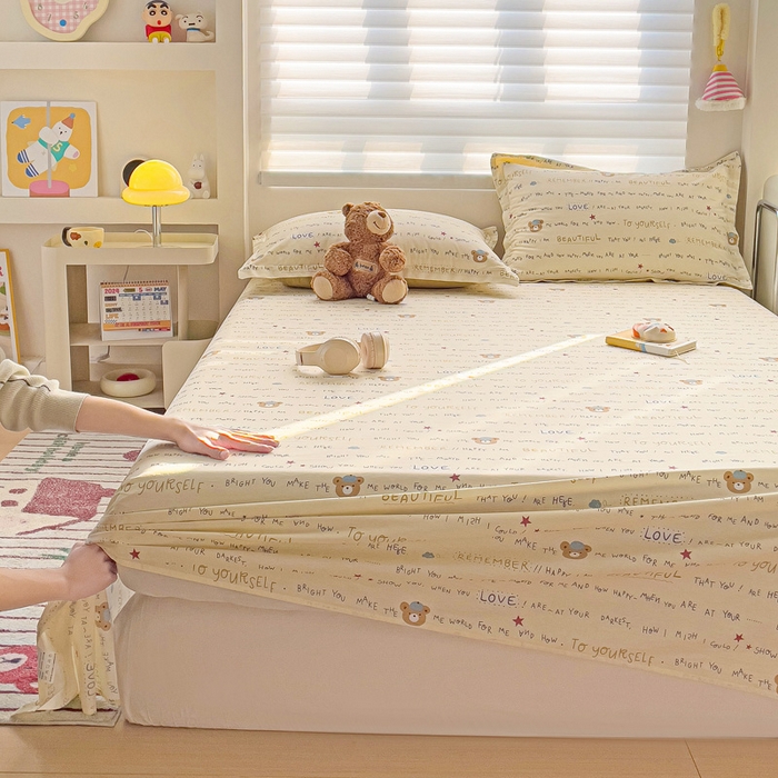 91家纺网 家纺一手货源 找家纺 春雨家居 2025新款春夏卡通印花全棉单床单 红星小熊