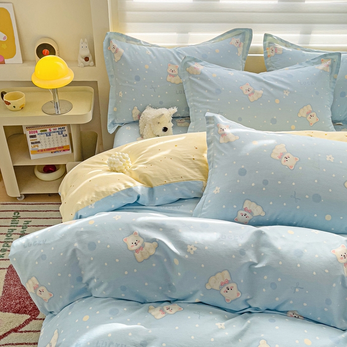 91家纺网 家纺一手货源 找家纺 春雨家居 2025新款春夏卡通印花全棉四件套 蓝色泡芙狗