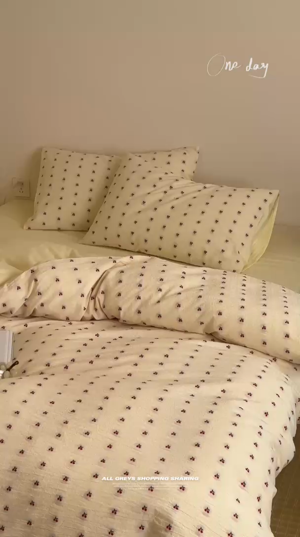 91家纺网 家纺一手货源 找家纺 云上  2025新款小樱桃大提花水洗棉四件套 樱桃-奶黄