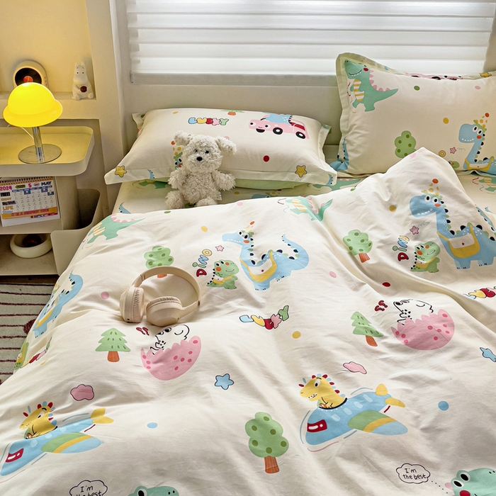 91家纺网 家纺一手货源 找家纺 春雨家居 2025新款春夏卡通印花全棉单被套 快乐旅行