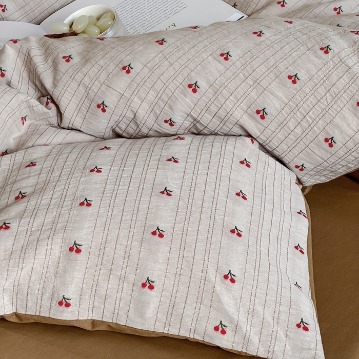 91家纺网 家纺一手货源 找家纺 云上  2025新款小樱桃大提花水洗棉四件套 樱桃-咖