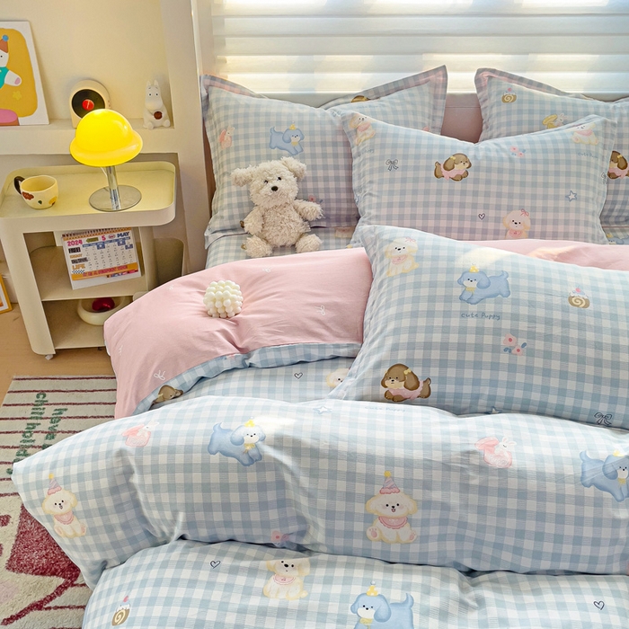 91家纺网 家纺一手货源 找家纺 春雨家居 2025新款春夏卡通印花全棉四件套 星星发夹狗