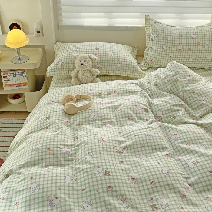 91家纺网 家纺一手货源 找家纺 春雨家居 2025新款春夏卡通印花全棉四件套 甜美梦境-绿