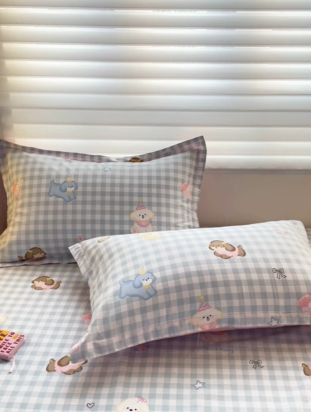 91家纺网 家纺一手货源 找家纺 春雨家居 2025新款春夏卡通印花全棉单枕套 15.星星发夹狗