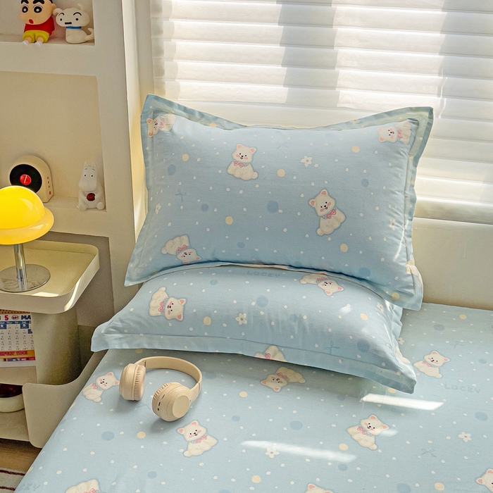 91家纺网 家纺一手货源 找家纺 春雨家居 2025新款春夏卡通印花全棉单枕套 9.蓝色泡芙狗