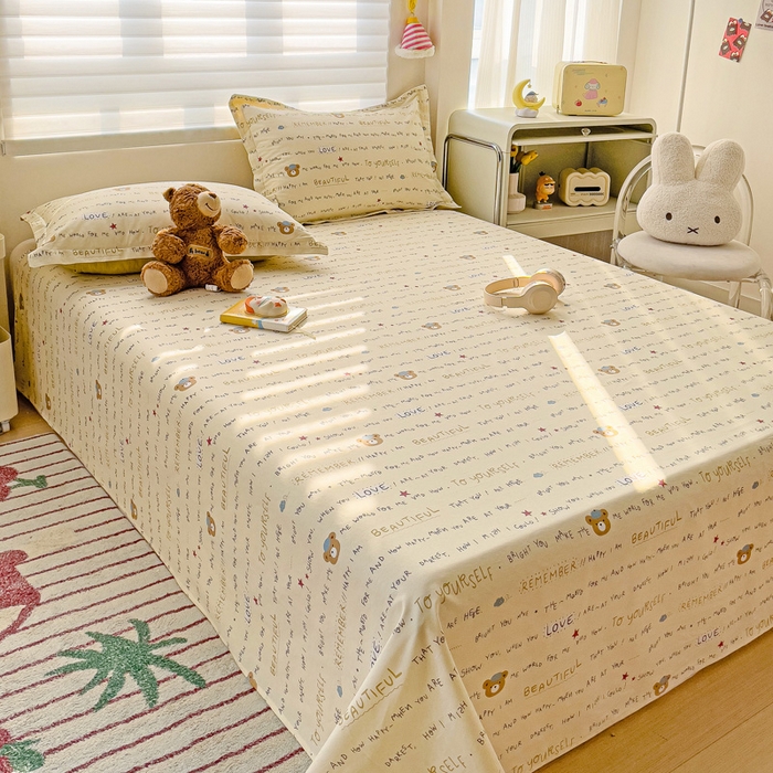 91家纺网 家纺一手货源 找家纺 春雨家居 2025新款春夏卡通印花全棉单床单 红星小熊