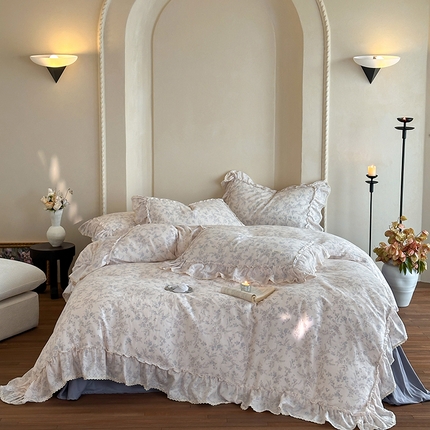 91家纺网 家纺一手货源 找家纺 多乐娜 2025新款轻法式纯棉双层纱韩版印花花边四件套工艺款ykk拉链配收纳包 里斯本