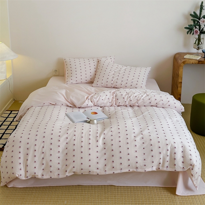 91家纺网 家纺一手货源 找家纺 云上  2025新款小樱桃大提花水洗棉四件套 樱桃-粉