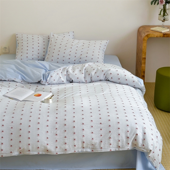 91家纺网 家纺一手货源 找家纺 云上  2025新款小樱桃大提花水洗棉四件套 樱桃-蓝