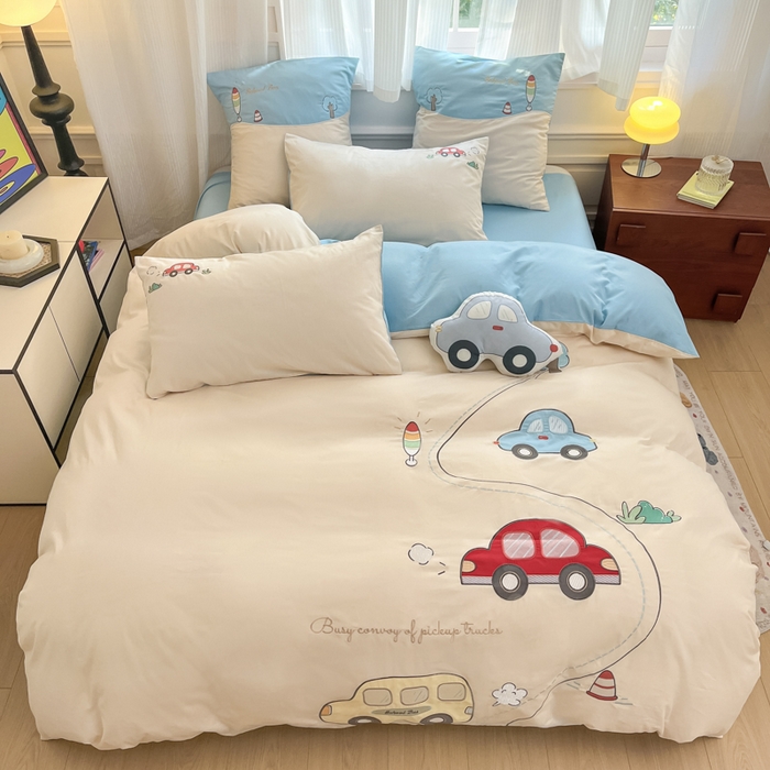 91家纺网 家纺一手货源 找家纺 博雅 2025新款全棉贴布绣卡通四件套 绣花款-汽车总动员