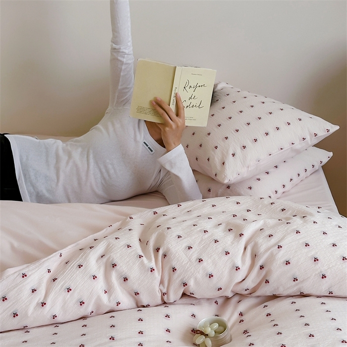 91家纺网 家纺一手货源 找家纺 （总）云上  2025新款小樱桃大提花水洗棉四件套