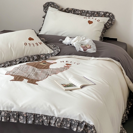 91家纺网 家纺一手货源 找家纺 （总）卡巴伦家纺 2025新款全棉A类韩式双层纱花边款贴布绣四件套【全网控价(折后券后)不低于标准278/小号238元】