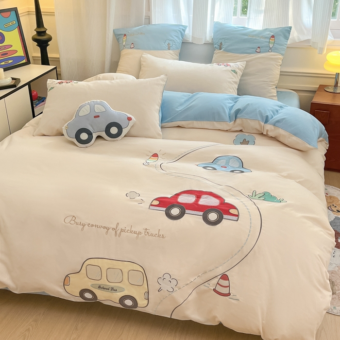 91家纺网 家纺一手货源 找家纺 博雅 2025新款全棉贴布绣卡通四件套 绣花款-汽车总动员