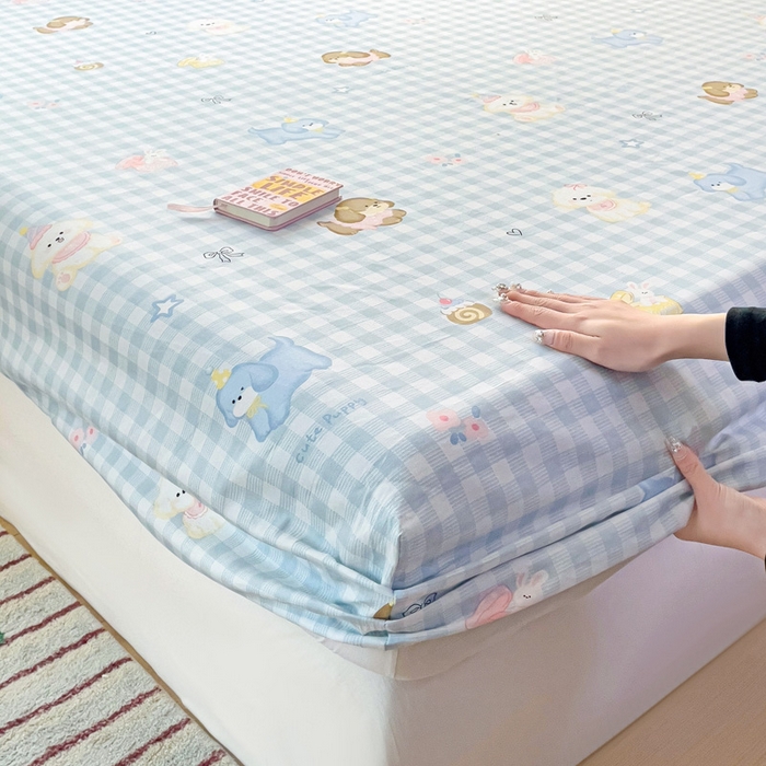 91家纺网 家纺一手货源 找家纺 春雨家居 2025新款春夏卡通印花全棉单床笠 星星发夹狗