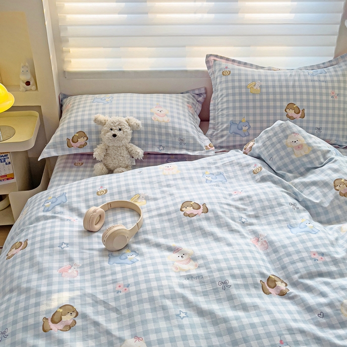 91家纺网 家纺一手货源 找家纺 春雨家居 2025新款春夏卡通印花全棉四件套 星星发夹狗