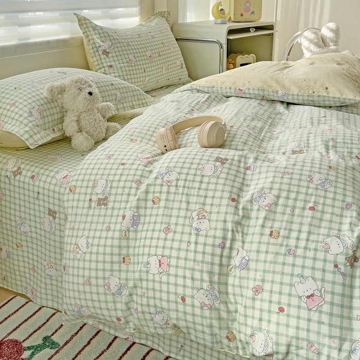 91家纺网 家纺一手货源 找家纺 春雨家居 2025新款春夏卡通印花全棉四件套 甜美梦境-绿