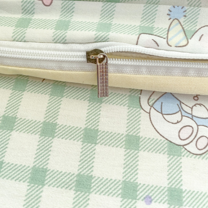 91家纺网 家纺一手货源 找家纺 春雨家居 2025新款春夏卡通印花全棉单被套 甜美梦境-绿