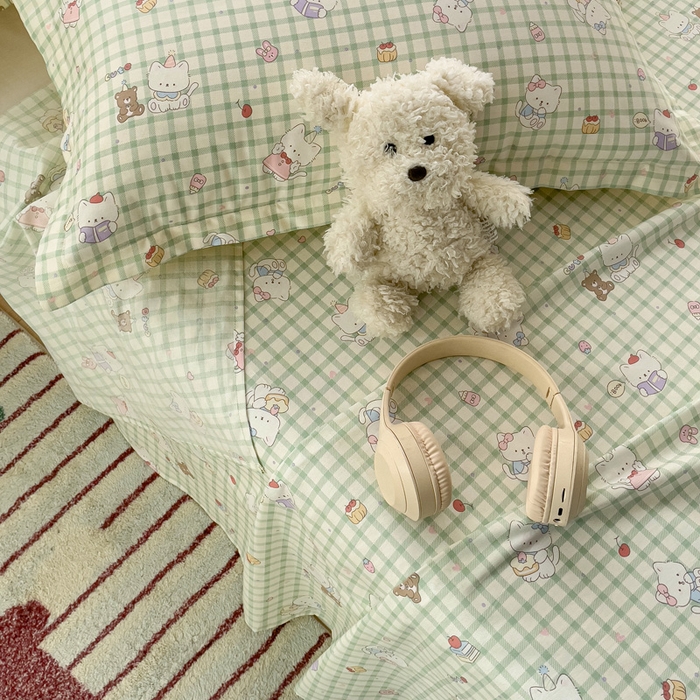 91家纺网 家纺一手货源 找家纺 春雨家居 2025新款春夏卡通印花全棉单床单 甜美梦境-绿