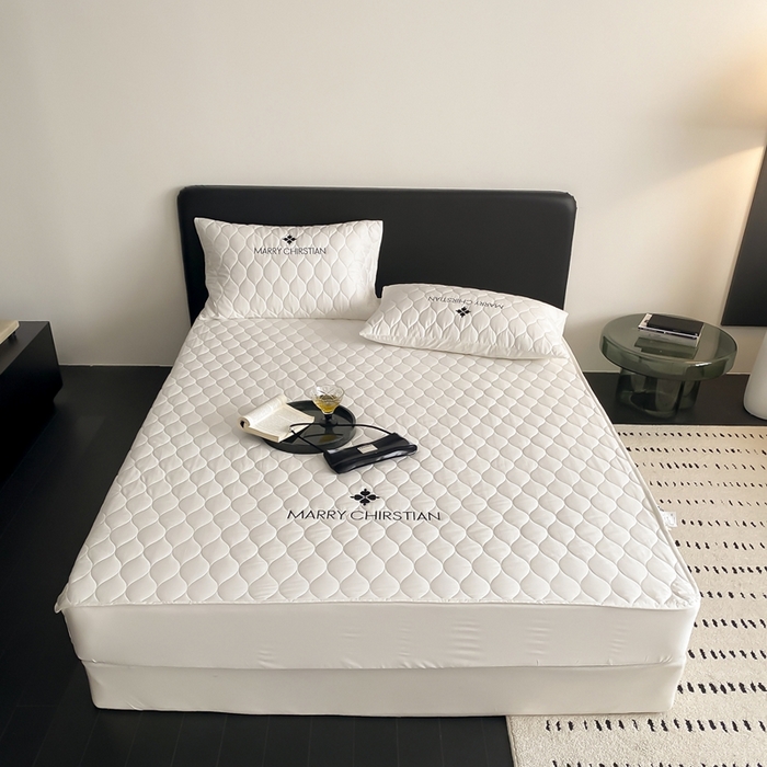 91家纺网 家纺一手货源 找家纺 三味舒屋 2025新款全棉夹棉刺绣床笠 曼丽白