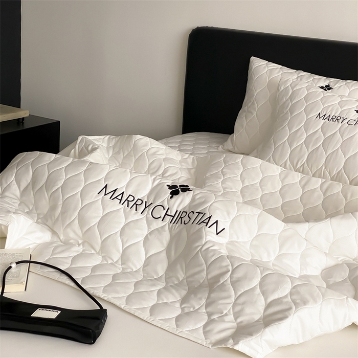 91家纺网 家纺一手货源 找家纺 三味舒屋 2025新款全棉夹棉刺绣床笠 曼丽白