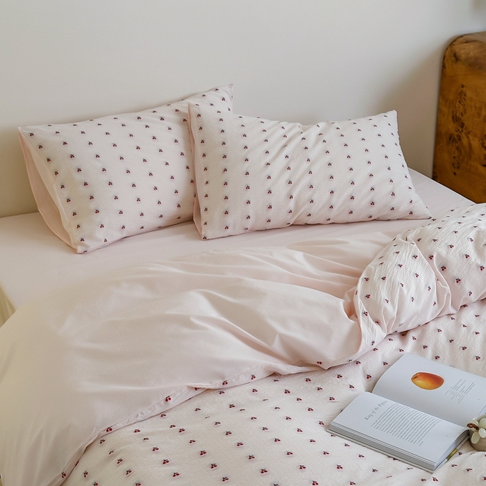 91家纺网 家纺一手货源 找家纺 云上  2025新款小樱桃大提花水洗棉四件套 樱桃-粉