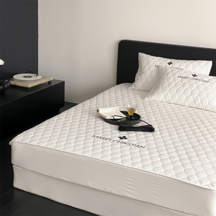 91家纺网 家纺一手货源 找家纺 三味舒屋 2025新款全棉夹棉刺绣床笠 曼丽白