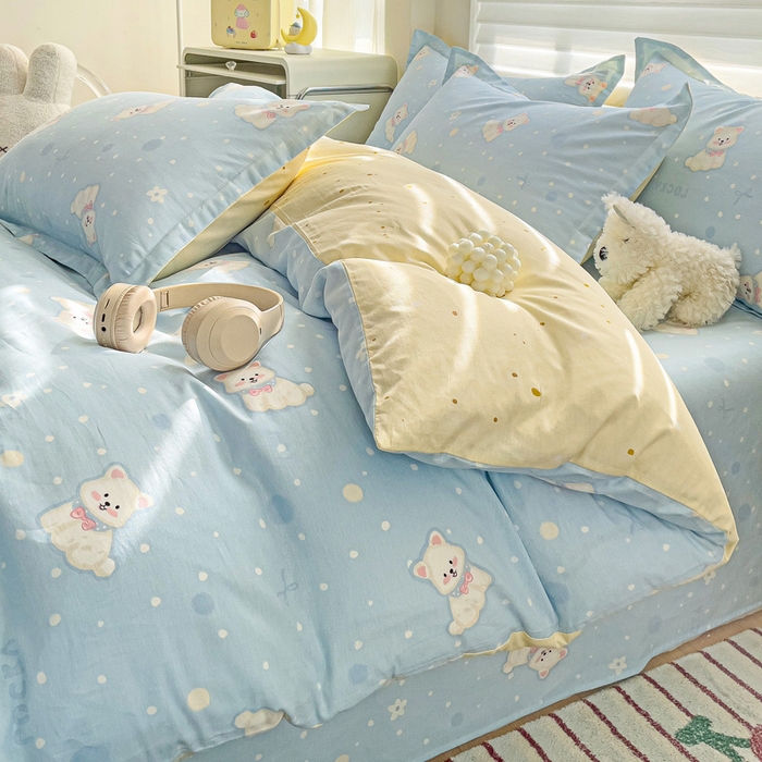 91家纺网 家纺一手货源 找家纺 春雨家居 2025新款春夏卡通印花全棉四件套 蓝色泡芙狗
