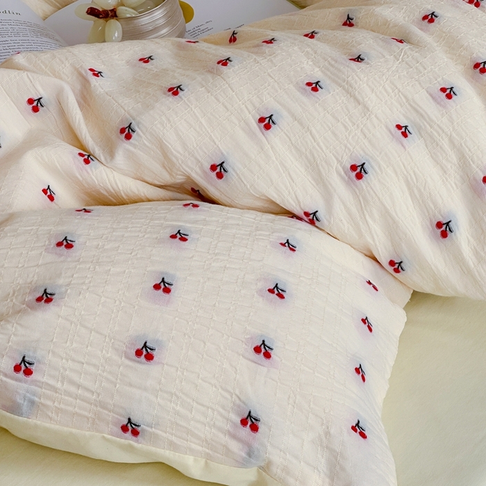 91家纺网 家纺一手货源 找家纺 云上  2025新款小樱桃大提花水洗棉四件套 樱桃-奶黄